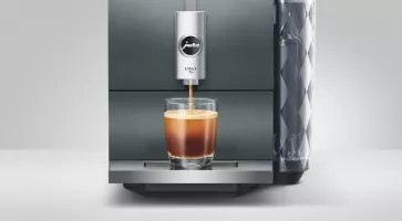 Jura Ena 5 Night Inox, le café se boit léger et instantanément en mode Light Brew