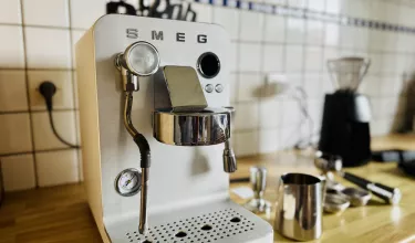 Test Smeg EMC02 : une machine à café pour réaliser un expresso en beauté