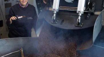 Faire confiance aux torréfacteurs français pour sourcer le bon café de spécialité