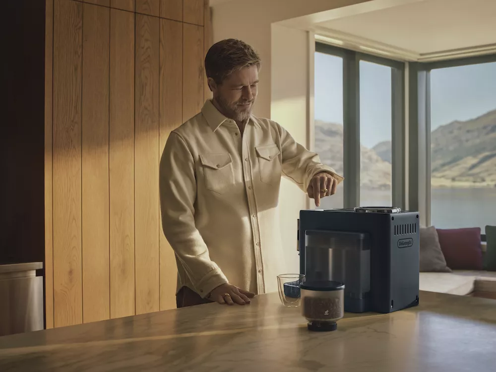 De'Longhi initie Brad Pitt au sens du mot Perfetto